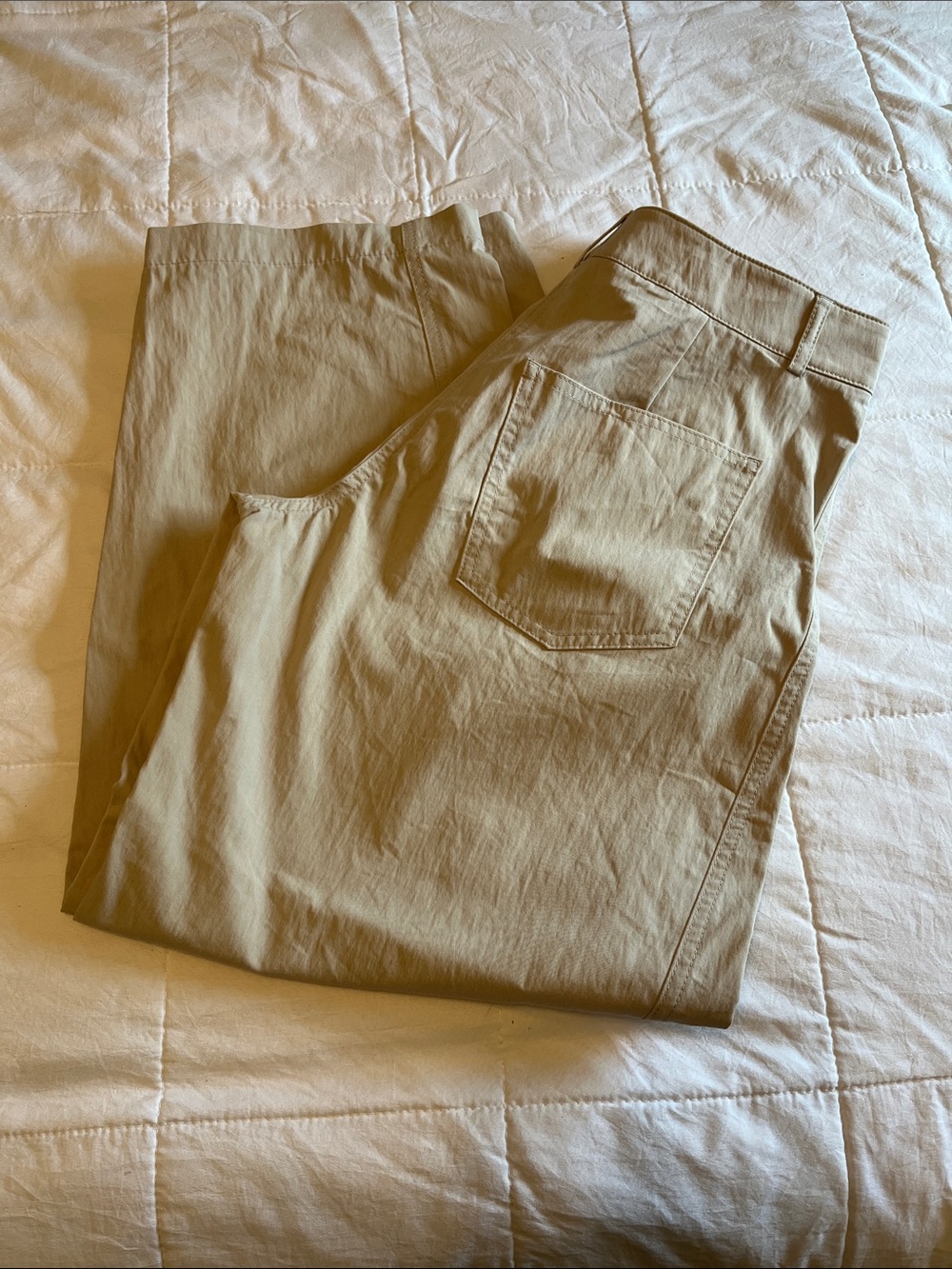Abercrombie and Fitch Women’s Mid Rise Barrel Pants